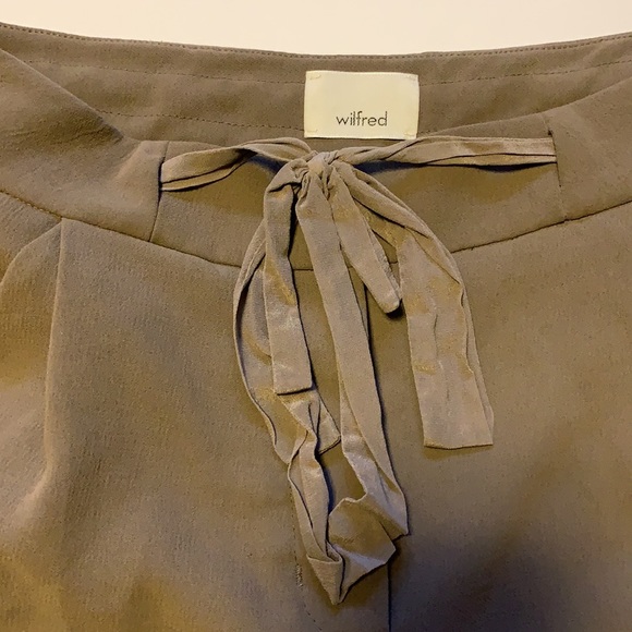 Aritzia Wilfred Dressy Structured Shorts - Women’s Size 2 - Picture 9 of 9